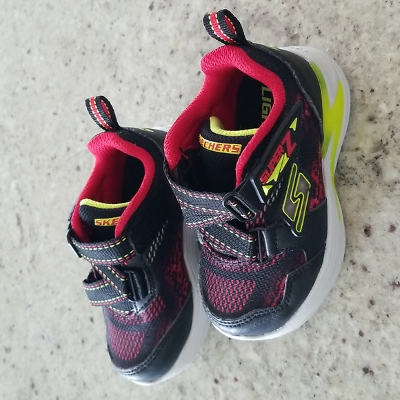 Sketchers Light up runners - Picture 7 of 8